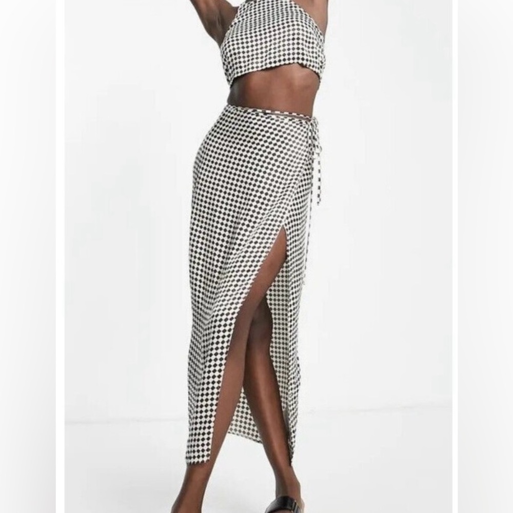 Topshop Co-ord Hexagonal Satin Wrap Midi Skirt
Check Retro Pattern size 0 XS/XXS